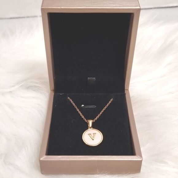 SHELL INITIAL PENDANT NECKLACE stainless steel gold plated U V or W - Picture 5 of 12